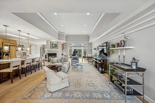 $587,500 | 8711 Berkley Court, Orland Park, IL 60462