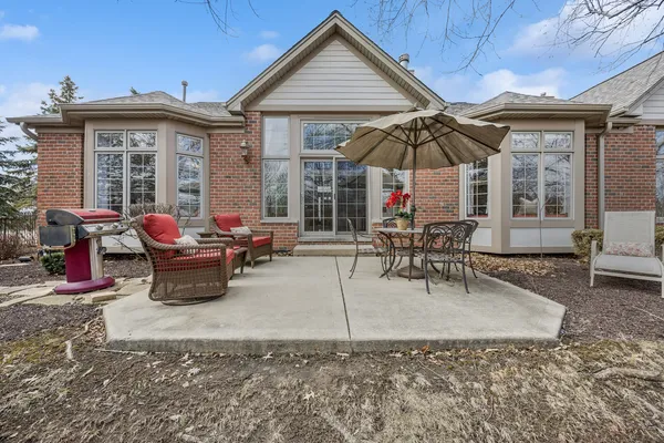 $587,500 | 8711 Berkley Court, Orland Park, IL 60462