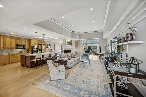 $587,500 | 8711 Berkley Court, Orland Park, IL 60462