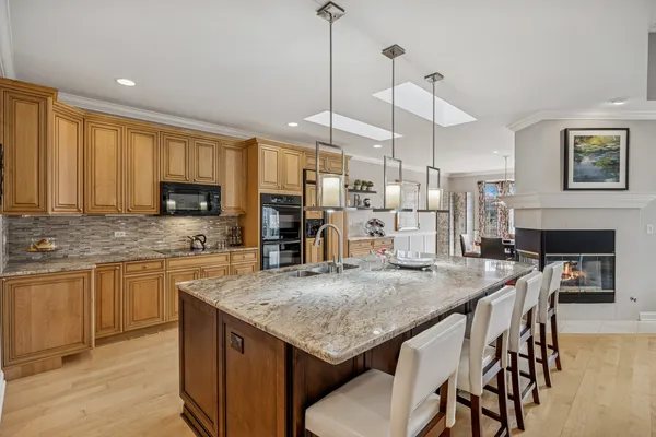 $587,500 | 8711 Berkley Court, Orland Park, IL 60462