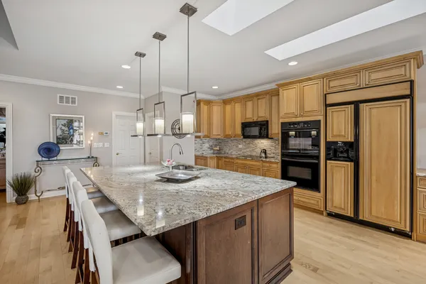 $587,500 | 8711 Berkley Court, Orland Park, IL 60462