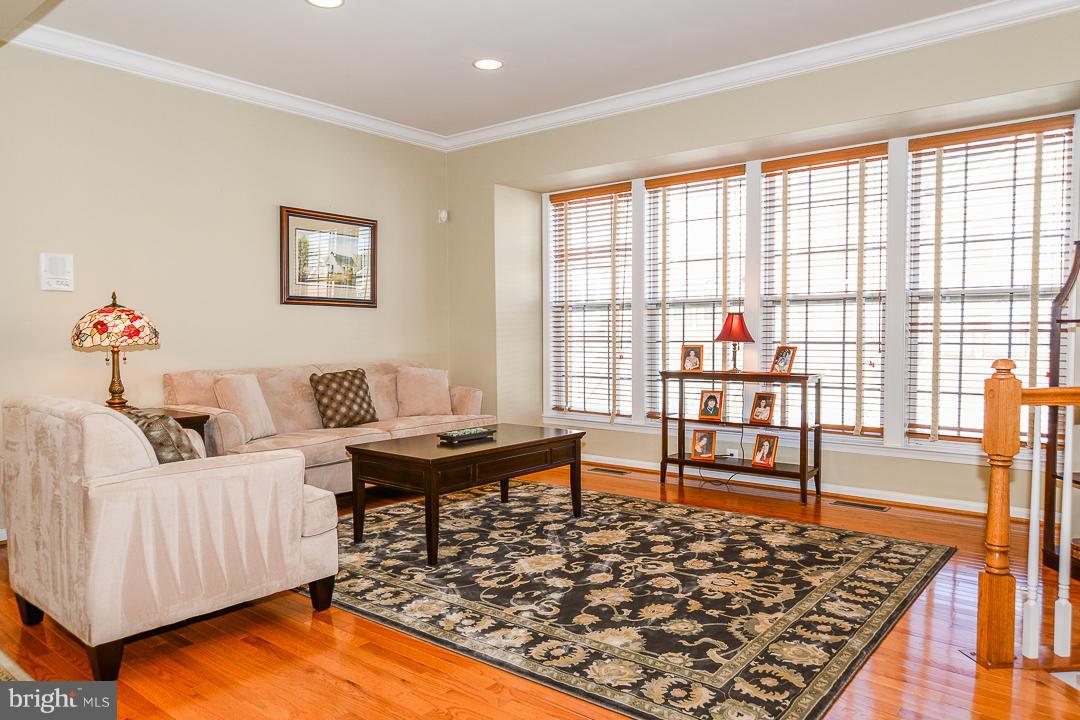 9134 Furey Road Lorton, VA 22079 - Photo 4 of 24 Living Room