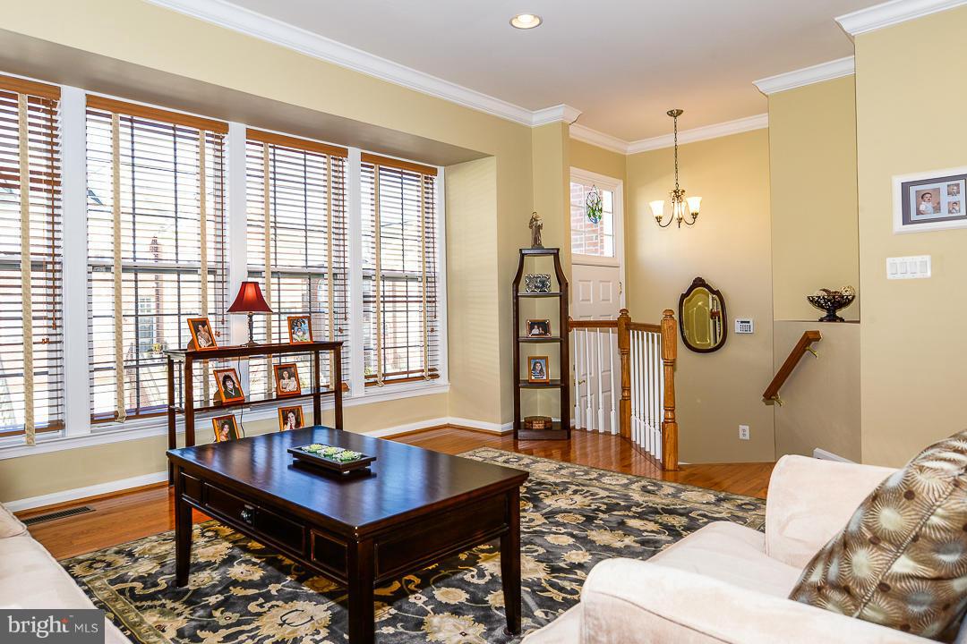 9134 Furey Road Lorton, VA 22079 - Photo 5 of 24 Living Room