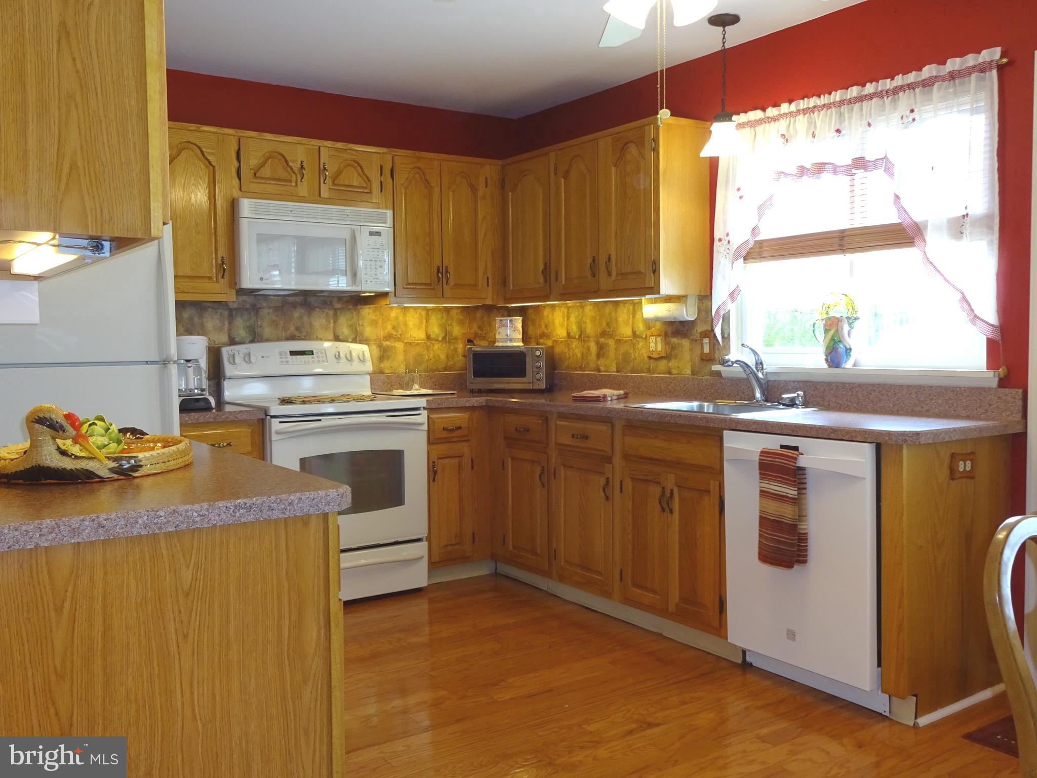 15 Stratford Road Southampton, NJ 08088 - Photo 15 of 35 Kitchen w/Built-In Microwave