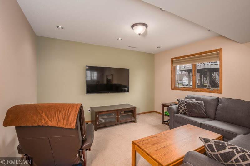 4812 5th Street Northwest Rochester, MN 55901 - Photo 18 of 33