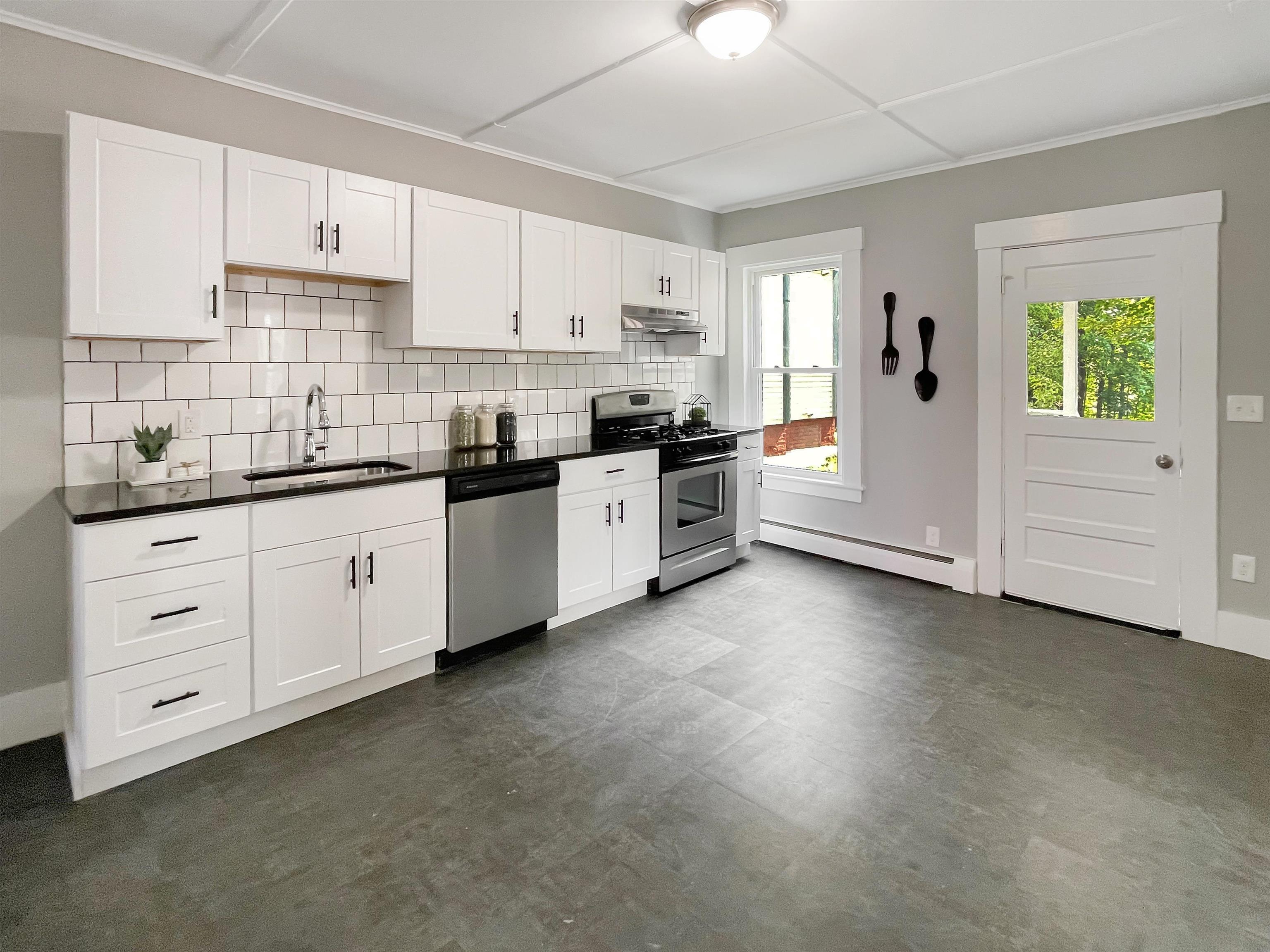 15 Sheridan Avenue Rochester, NH 03867 - Photo 3 of 26