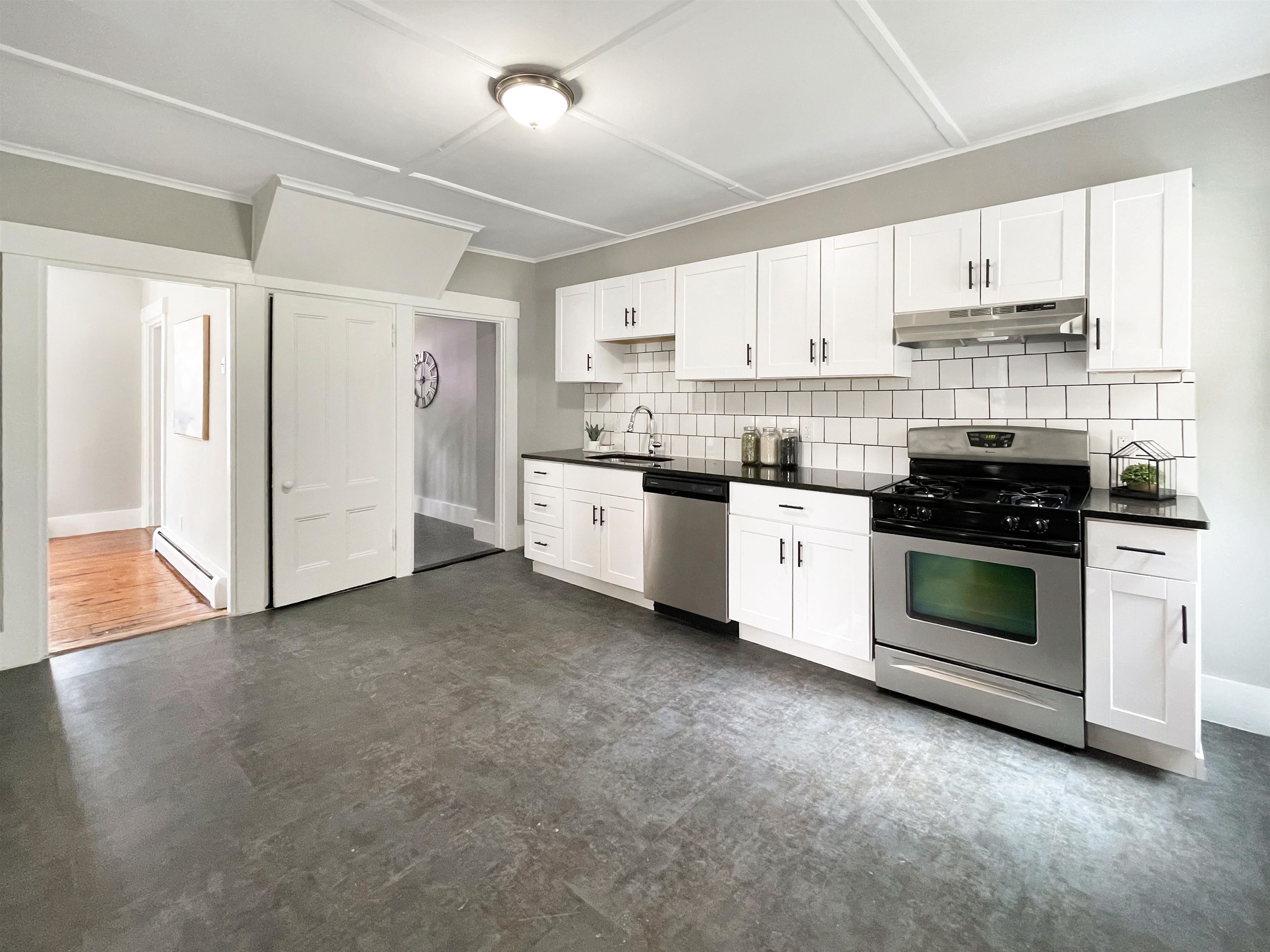 15 Sheridan Avenue Rochester, NH 03867 - Photo 4 of 26