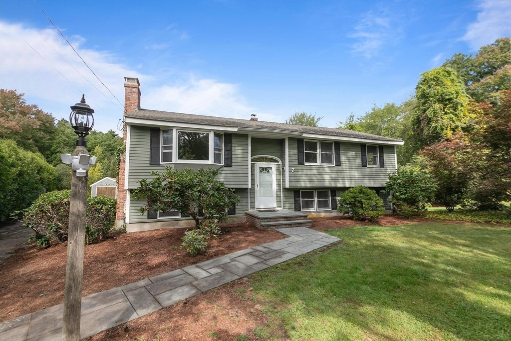 7 Rockpoint Road Southborough, MA 01772 - Photo 3 of 36 Gallery Image 3
