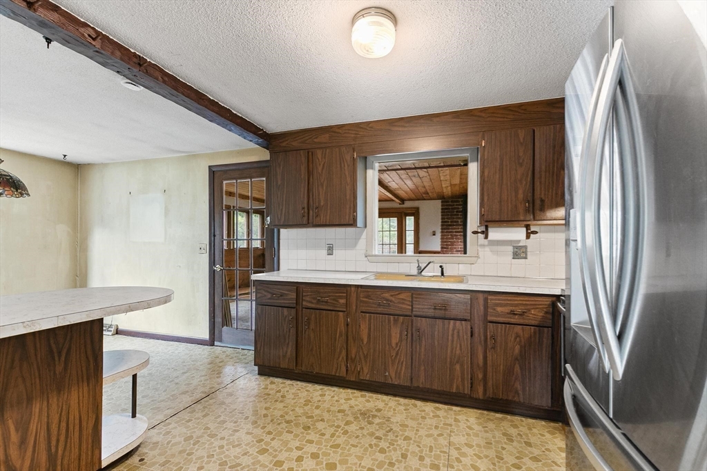 7 Rockpoint Road Southborough, MA 01772 - Photo 8 of 36 Gallery Image 8