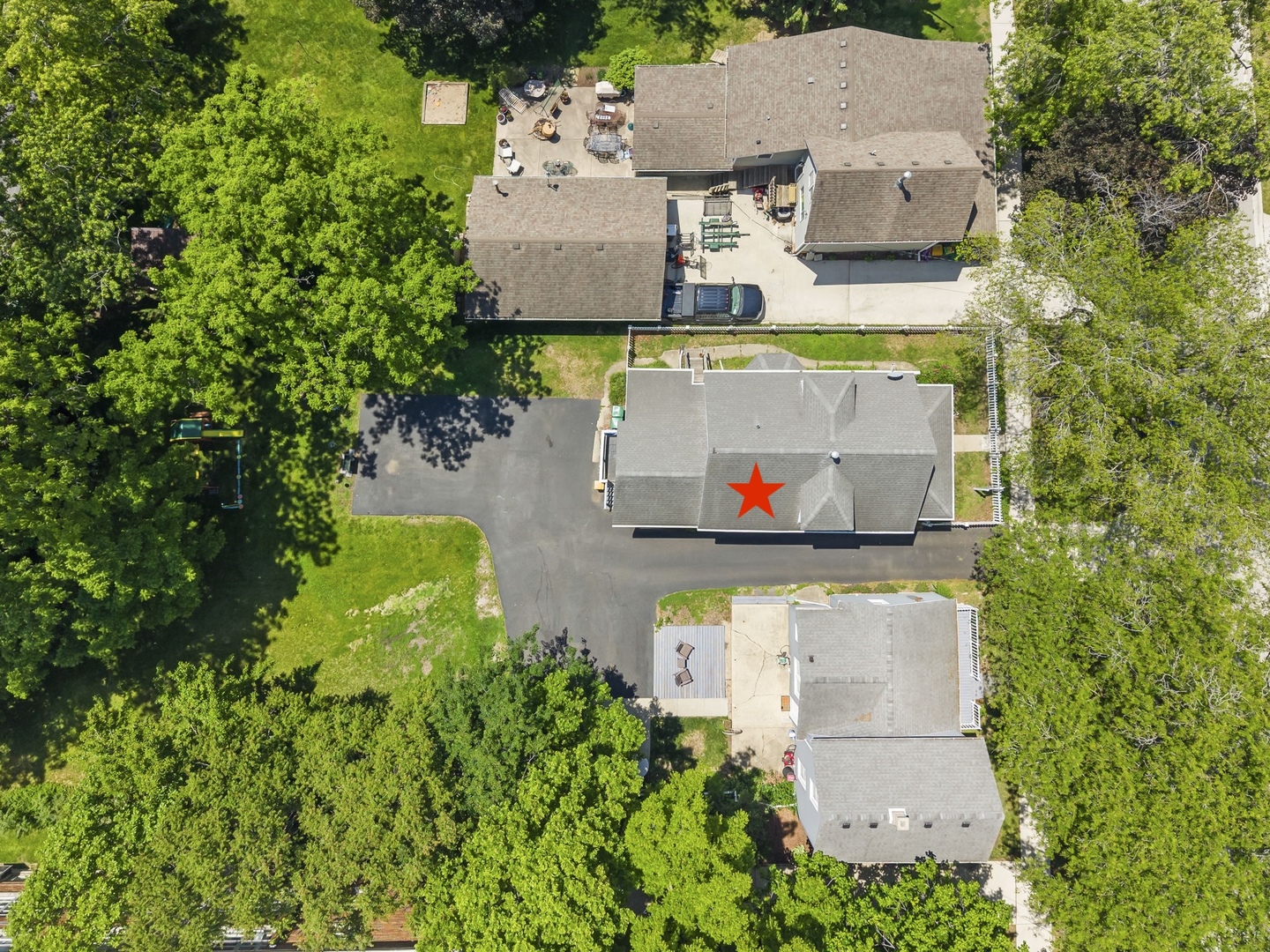 520 South Jefferson Street Lockport, IL 60441 - Photo 24 of 31 an aerial view of residential house with outdoor space and trees all around