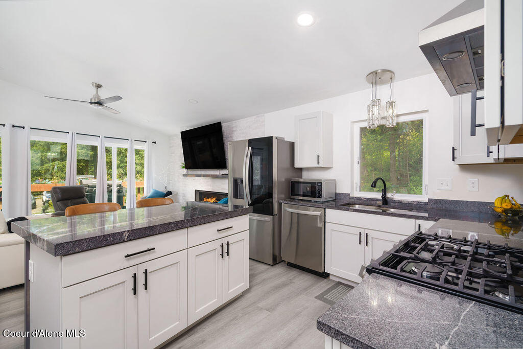 554 Homestead Hollow Road Careywood, ID 83809 - Photo 11 of 59 Kitchen