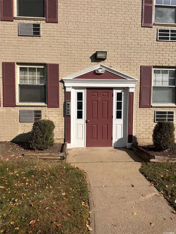 $3,000 | 324 Post, Unit 1I, Westbury, NY 11590