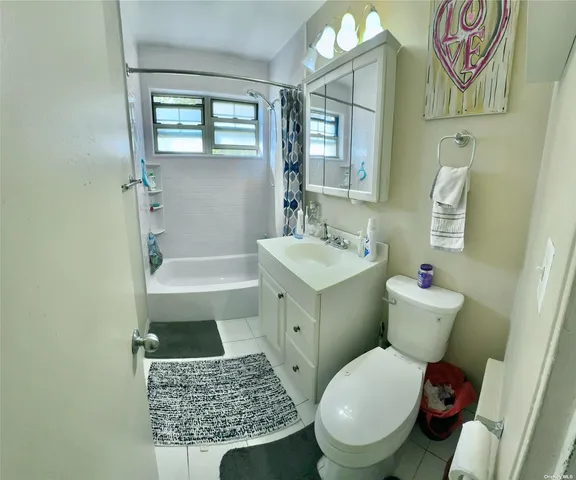 $3,000 | 324 Post, Unit 1I, Westbury, NY 11590