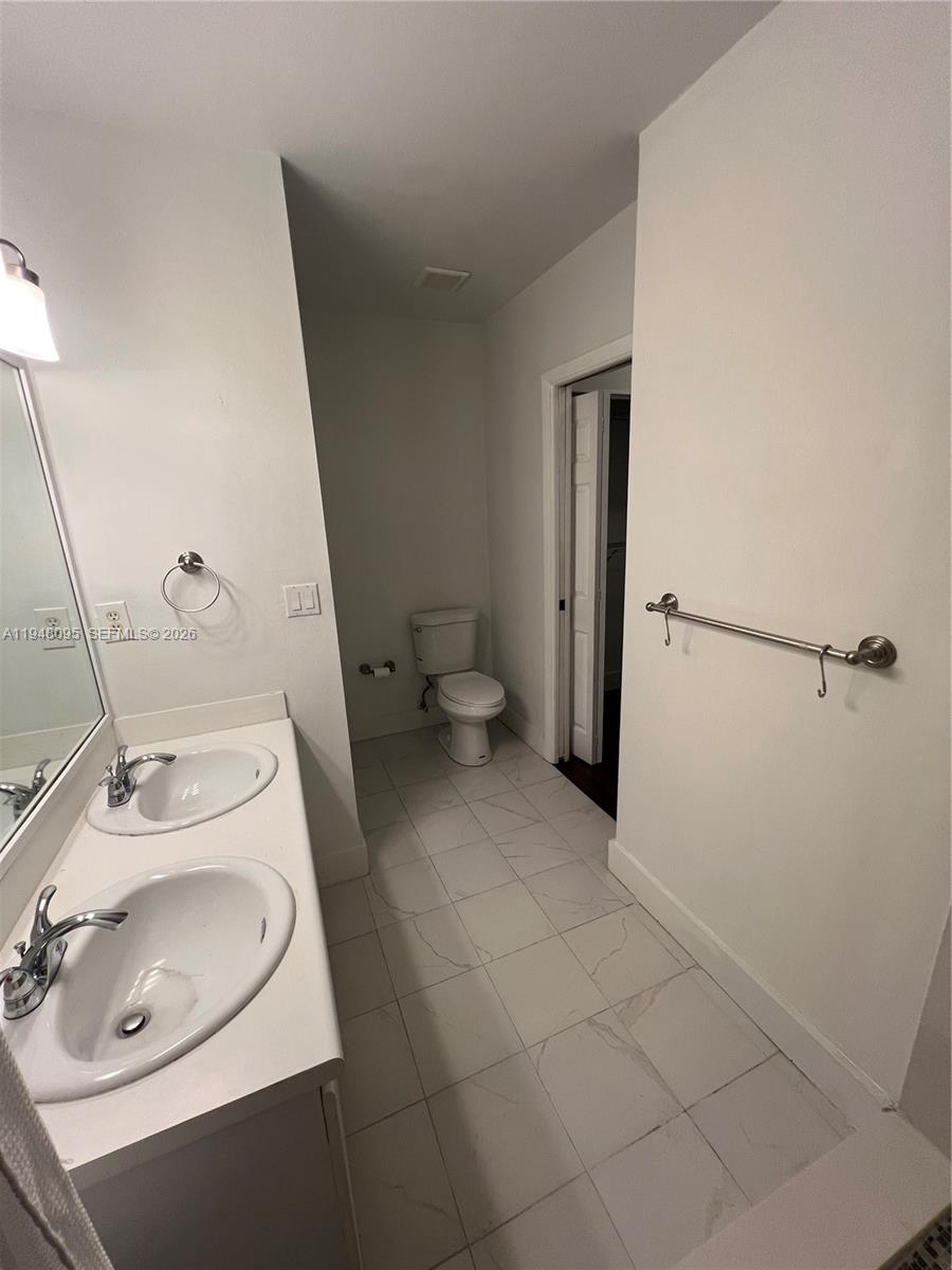 561 Racquet Club Road, Unit 21 Weston, FL 33326 - Photo 15 of 27