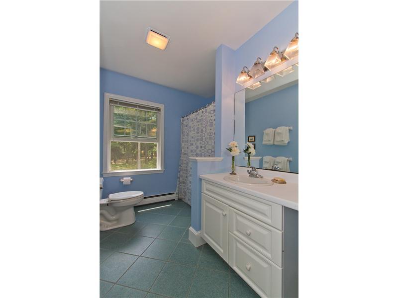 25 Victoria Road Camden, ME 04843 - Photo 14 of 22 Bathroom. 2nd floor guest bathroom