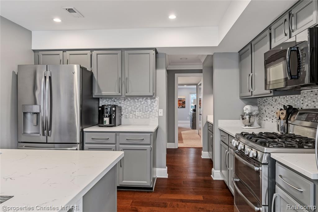 1695 Huntington Park Rochester Hills, MI 48309 - Photo 22 of 54