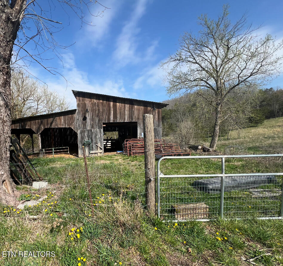 Lick Branch Road Ewing, VA 24248 - Photo 1 of 6 barn