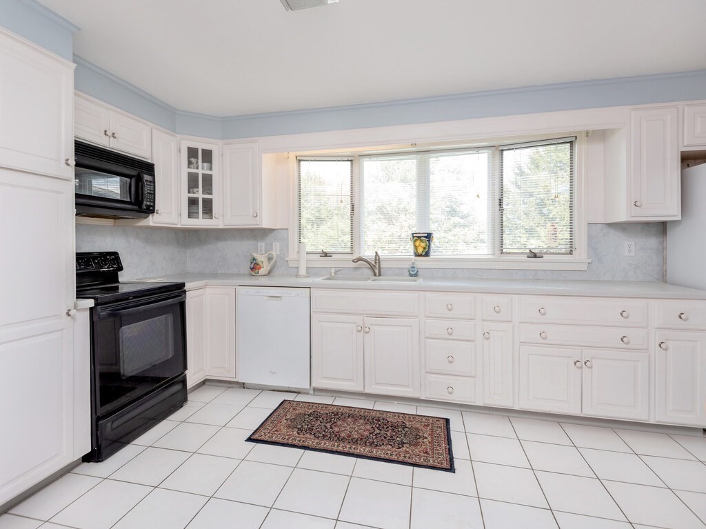 11 Founders Road Shrewsbury, MA 01545 - Photo 11 of 39
