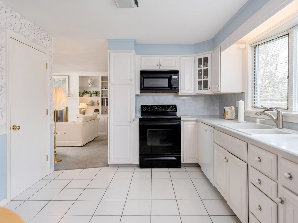 11 Founders Road Shrewsbury, MA 01545 - Photo 14 of 39