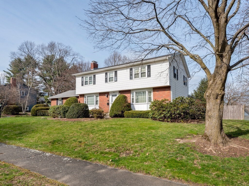 11 Founders Road Shrewsbury, MA 01545 - Photo 2 of 39