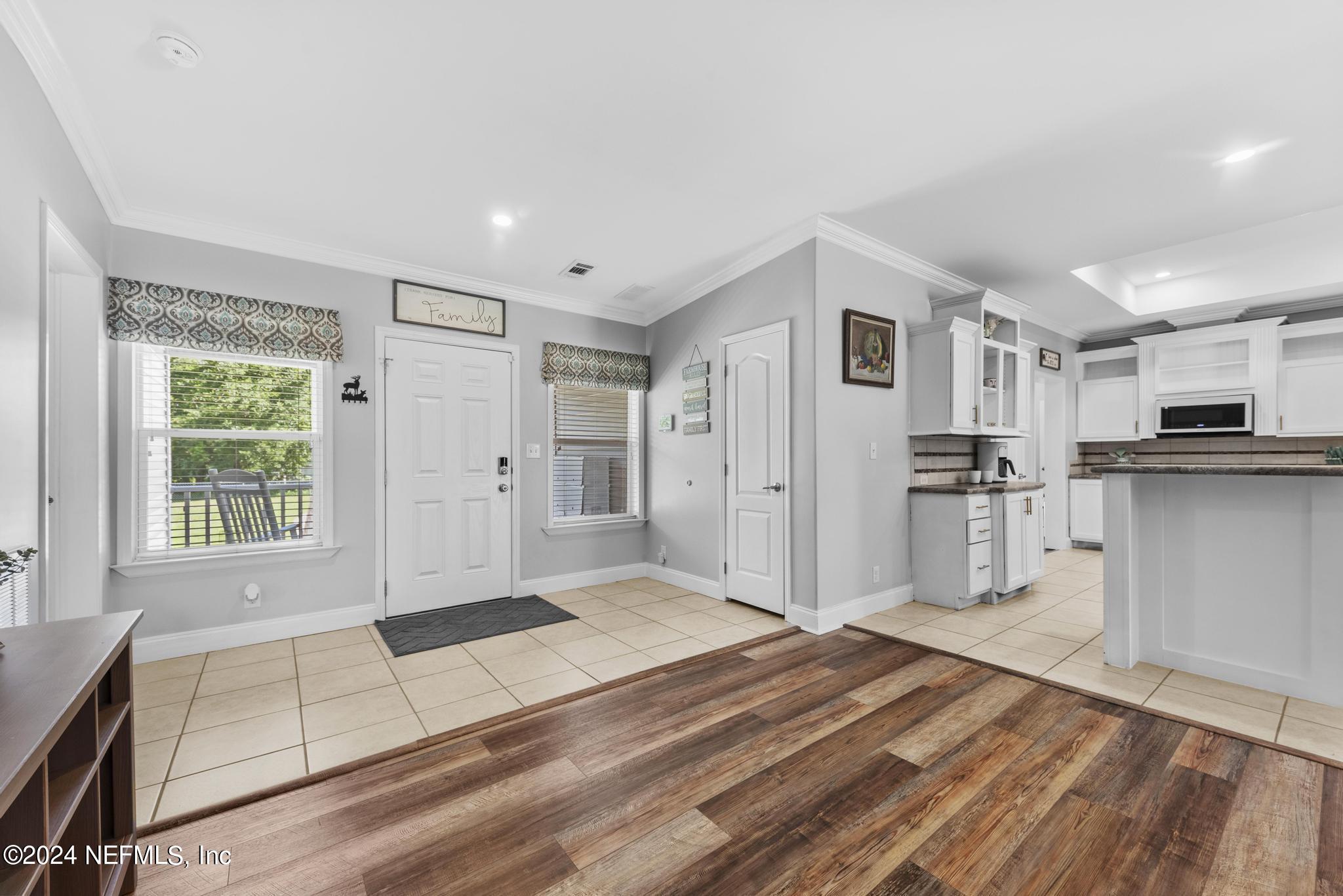9068 Old Plank Road Jacksonville, FL 32220 - Photo 9 of 36 Foyer Area