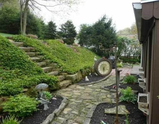 8750 Sloop Road Pittsburgh, PA 15237 - Photo 13 of 16 Exterior Back.