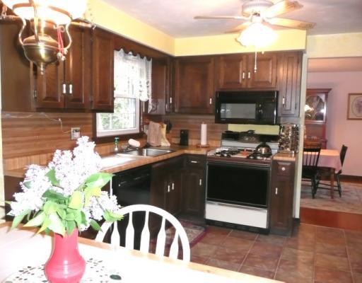 8750 Sloop Road Pittsburgh, PA 15237 - Photo 5 of 16 Kitchen.