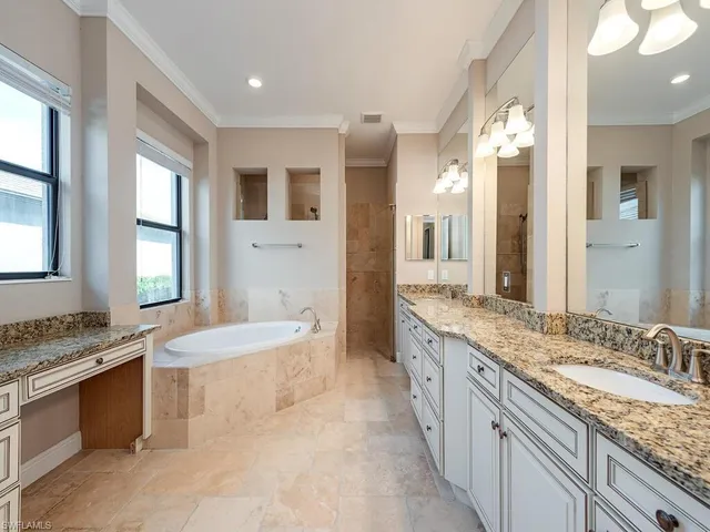 $1,495,000 | 2308 Somerset Place, Naples, FL 34120