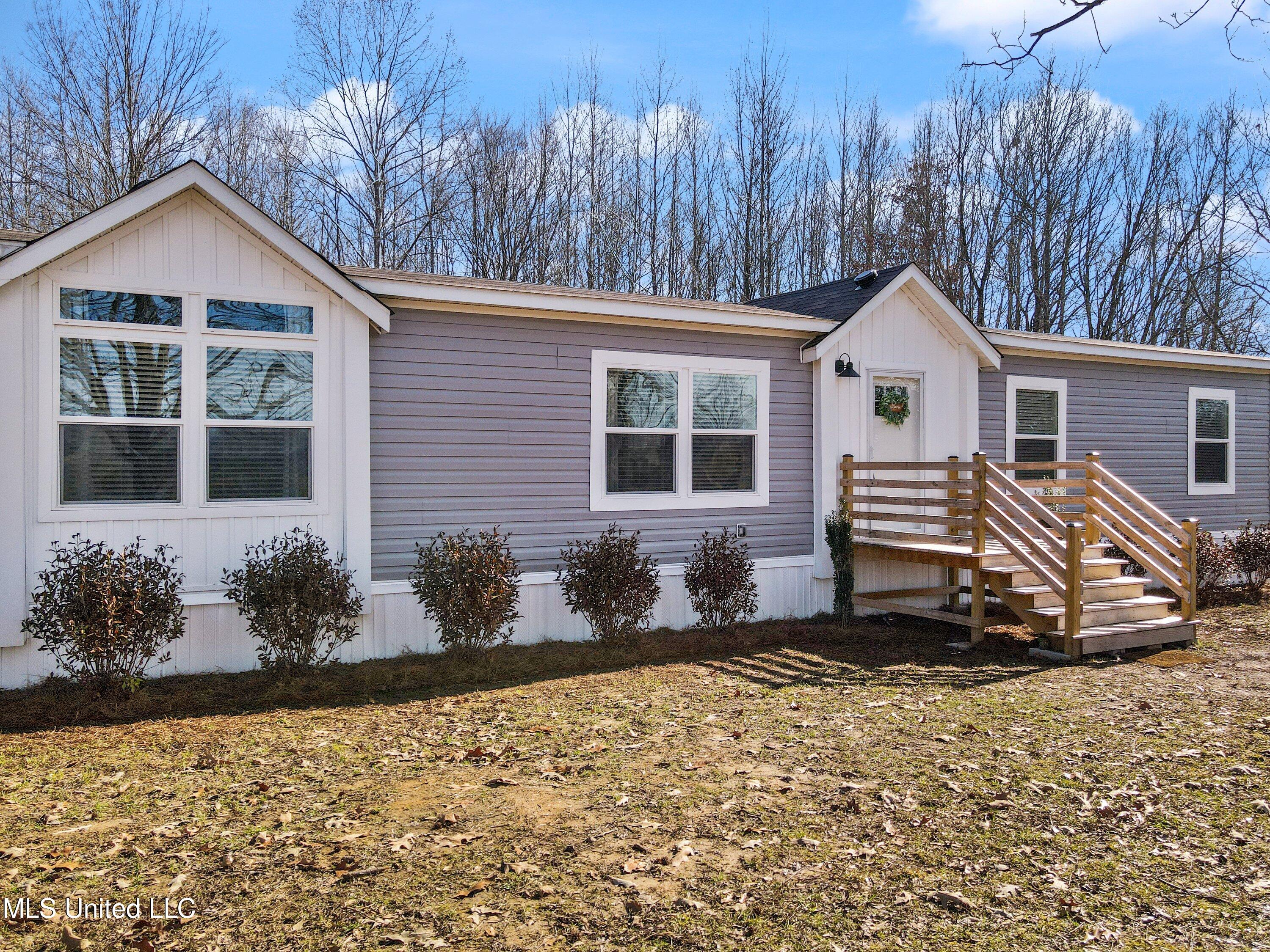 4660 South Red Banks Road Byhalia, MS 38611 - Photo 2 of 27 13AB28D9-80CB-45C3-A4E8-E35F397E3E56