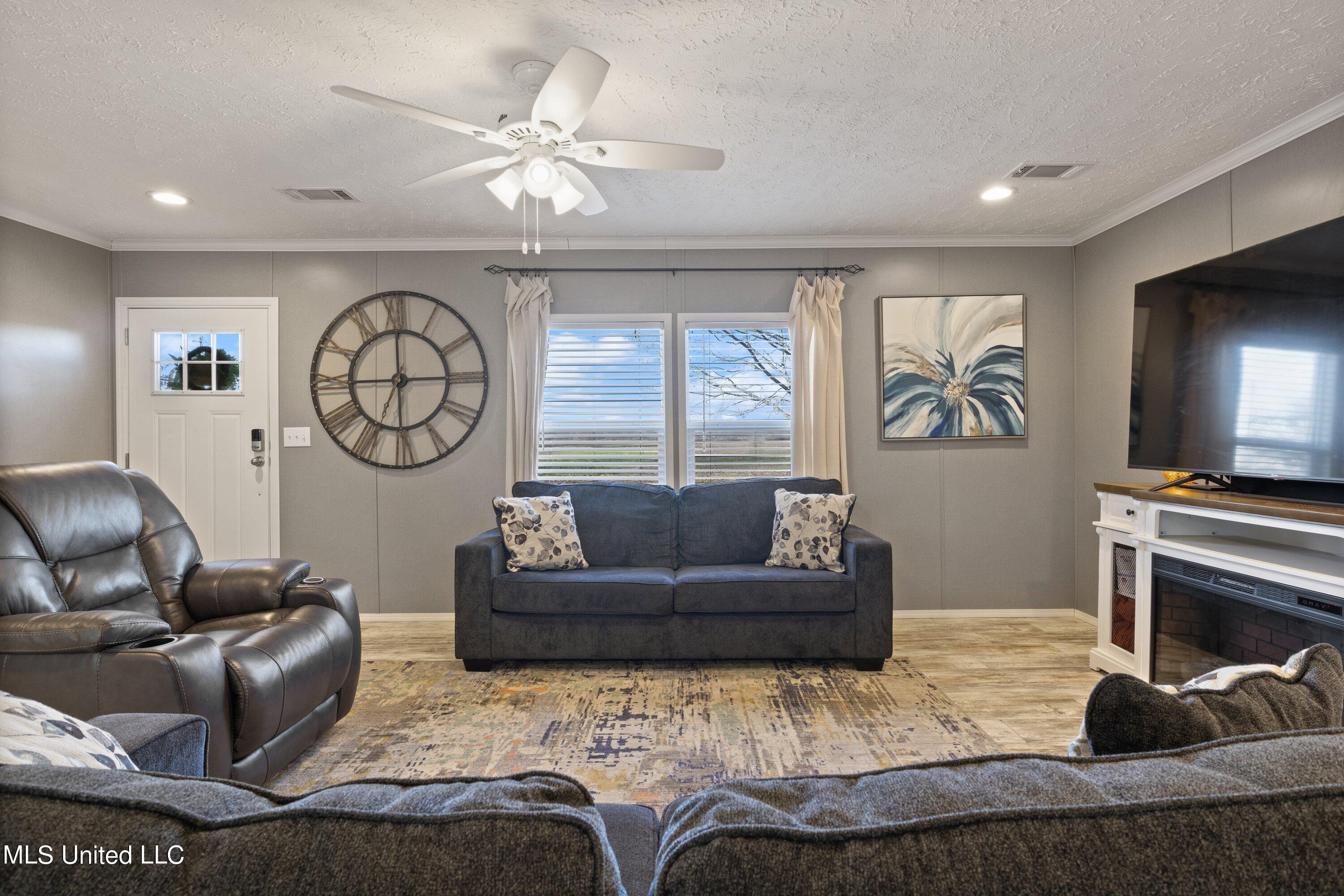 4660 South Red Banks Road Byhalia, MS 38611 - Photo 5 of 27 39793B58-E577-4D49-B6B5-E459323D2BDA