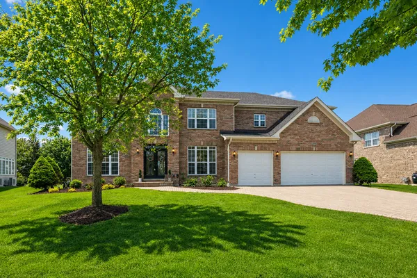 $825,000 | 5423 Swan Circle, Hoffman Estates, IL 60192
