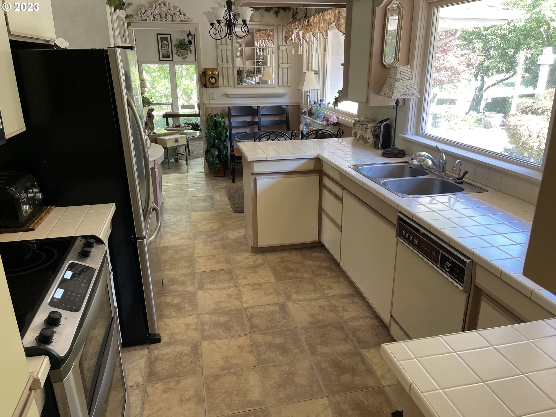 12750 Clow Corner Road Dallas, OR 97338 - Photo 18 of 43 a kitchen with stainless steel appliances a sink stove and cabinets