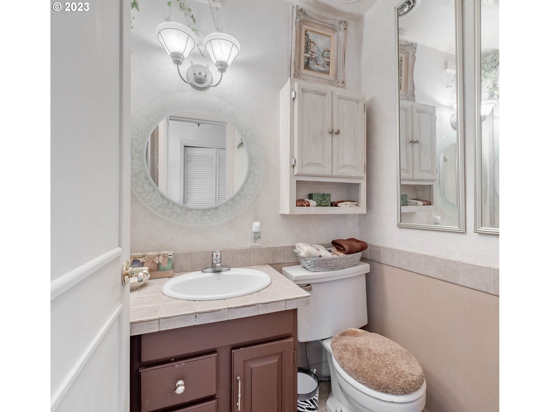 12750 Clow Corner Road Dallas, OR 97338 - Photo 21 of 43 a bathroom with a toilet a sink and mirror