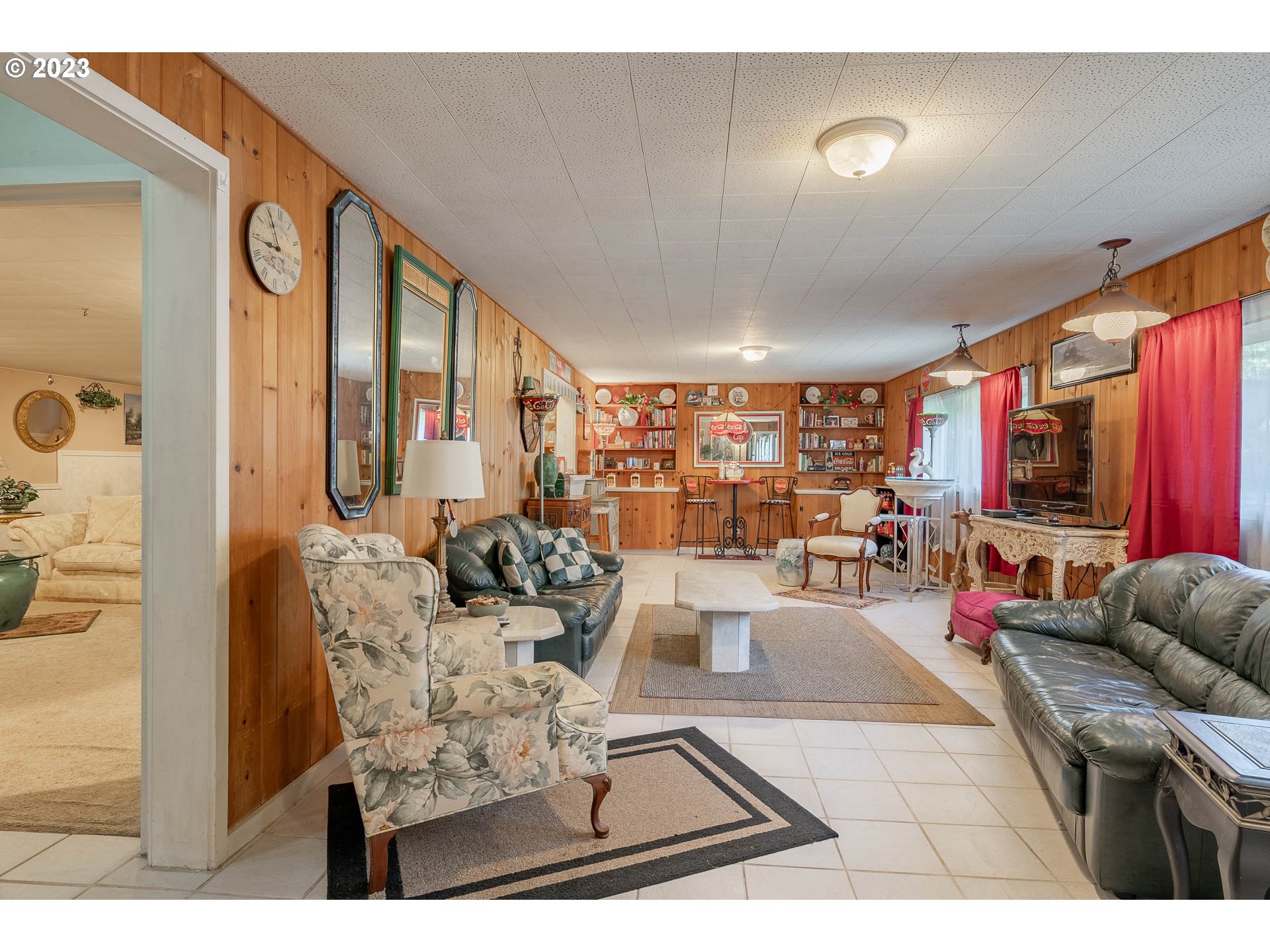 12750 Clow Corner Road Dallas, OR 97338 - Photo 29 of 43 a living room with furniture