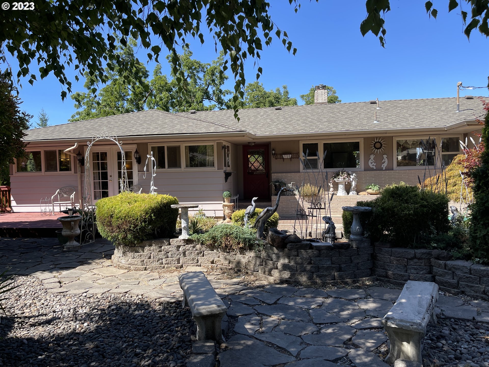 12750 Clow Corner Road Dallas, OR 97338 - Photo 5 of 43 a front view of a house with garden