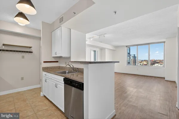 $2,700 | 555 Massachusetts Avenue Northwest, Unit 1317, Washington, DC 20001