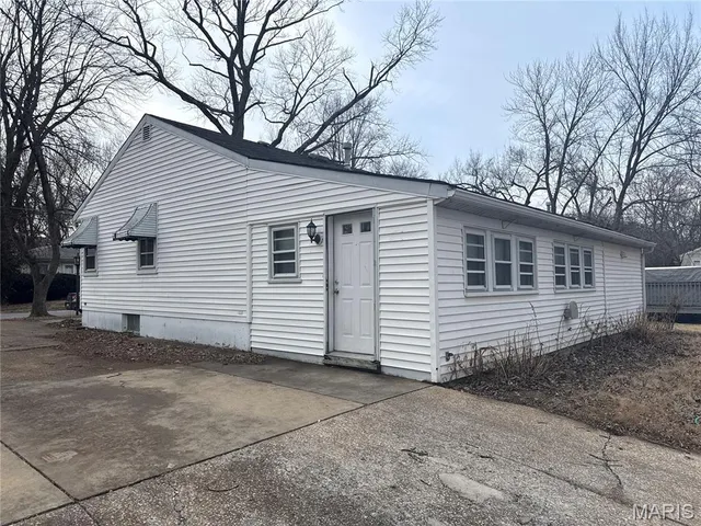 $95,000 | 223 Wiegel Drive, Ferguson, MO 63135
