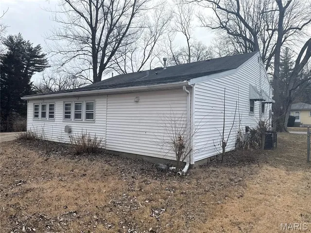 $95,000 | 223 Wiegel Drive, Ferguson, MO 63135