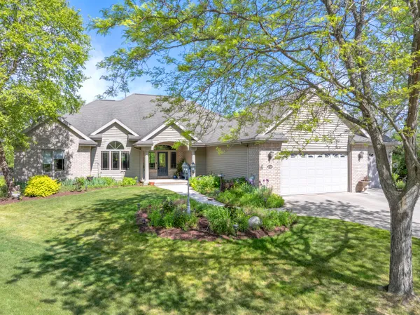 $699,900 | 2720 Monarch Circle, Sheboygan, WI 53083