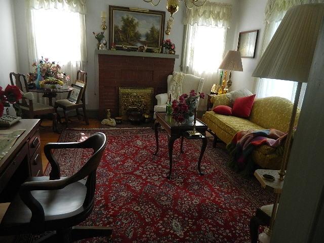 9381 Hardy Road Vinton, VA 24179 - Photo 14 of 19 Living Room