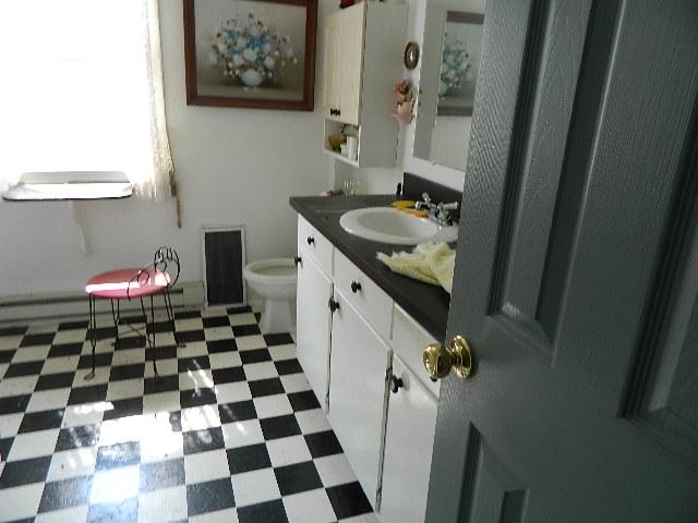 9381 Hardy Road Vinton, VA 24179 - Photo 18 of 19 Full Bathroom Upper Level