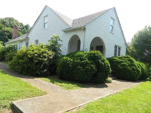 9381 Hardy Road Vinton, VA 24179 - Photo 4 of 19 House