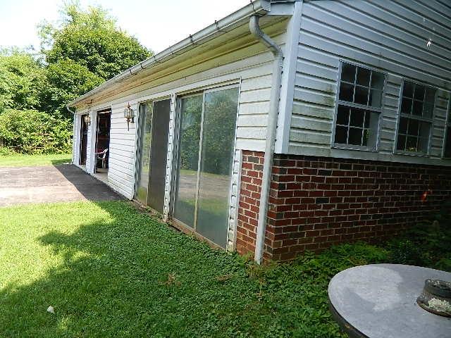 9381 Hardy Road Vinton, VA 24179 - Photo 6 of 19 Garage
