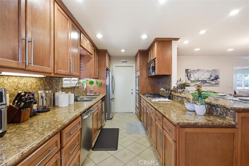 16953 Roa Drive Carson, CA 90746 - Photo 16 of 43 Gallery Image 16