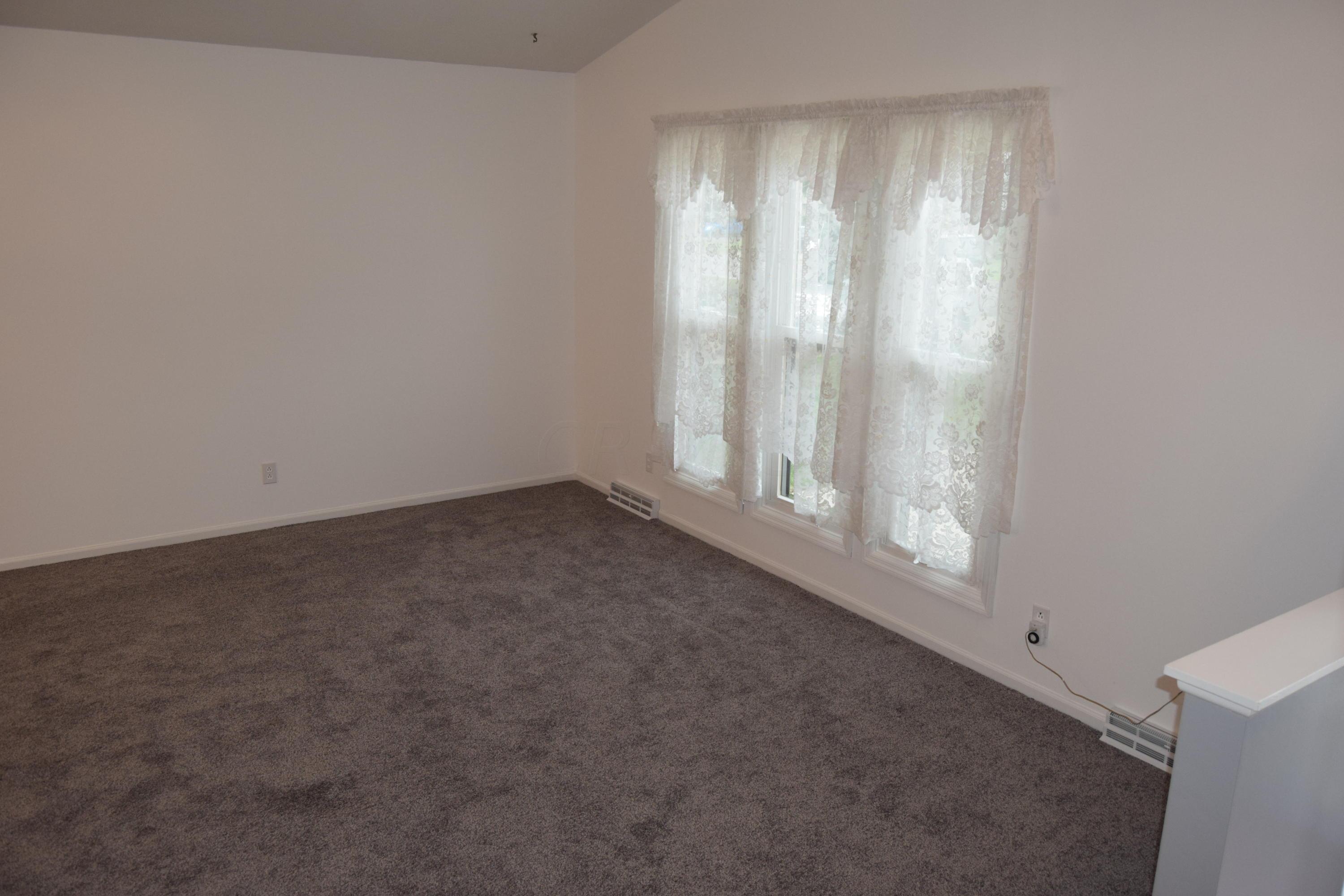 760 South Hampton Road Newark, OH 43055 - Photo 4 of 37 Gallery Image 4