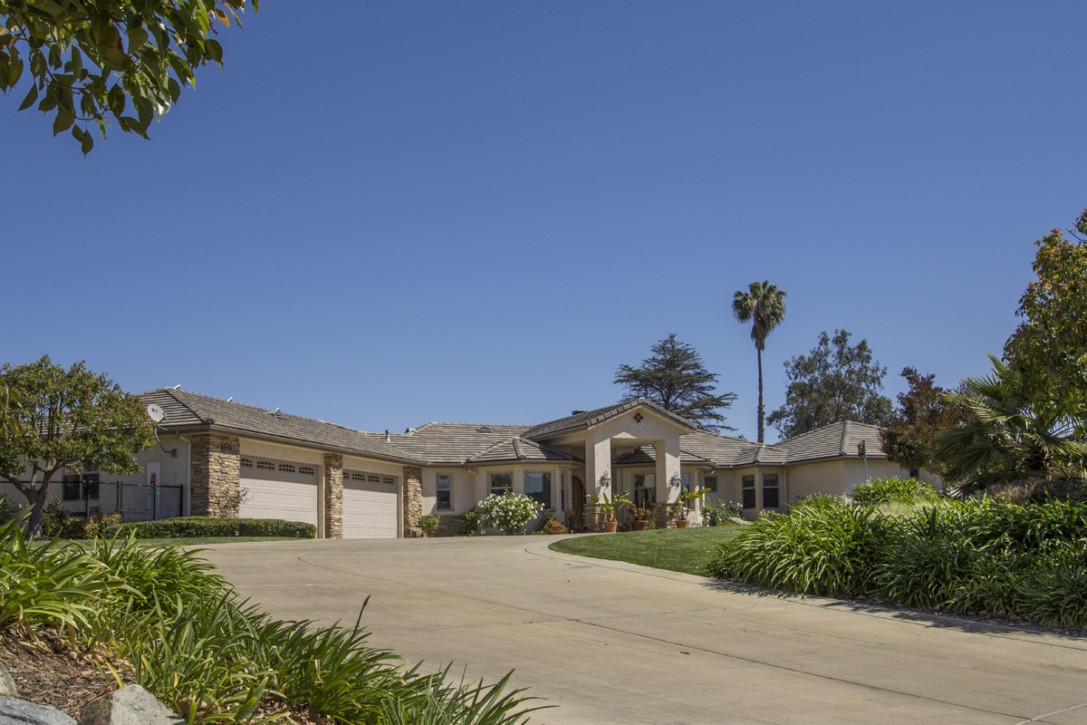1770 Moonlite Hill Road Fallbrook, CA 92028 - Photo 1 of 25