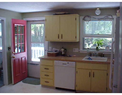 177 Swift Road Northbridge, MA 01588 - Photo 3 of 10