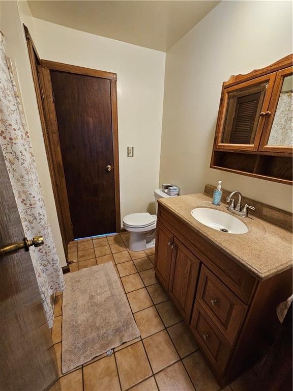 1015 McElree Road Washington, PA 15301 - Photo 27 of 48 a bathroom with a sink and a mirror