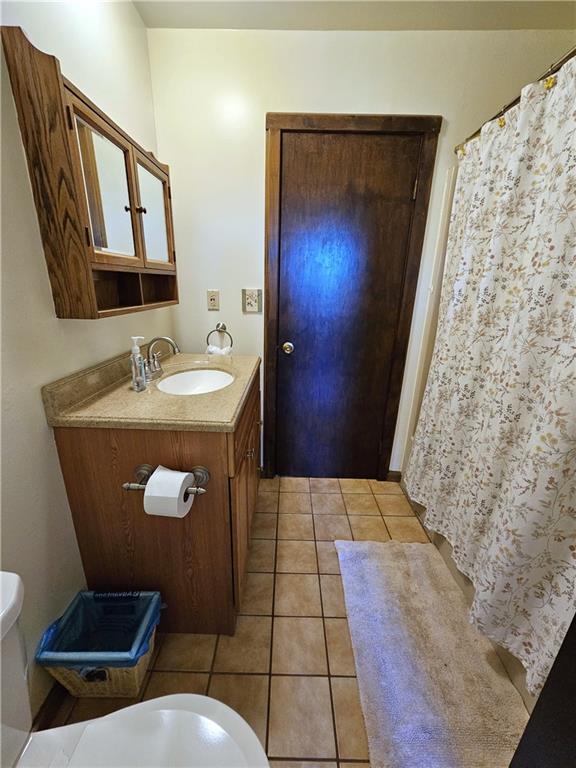 1015 McElree Road Washington, PA 15301 - Photo 28 of 48 a bathroom with a sink and a mirror