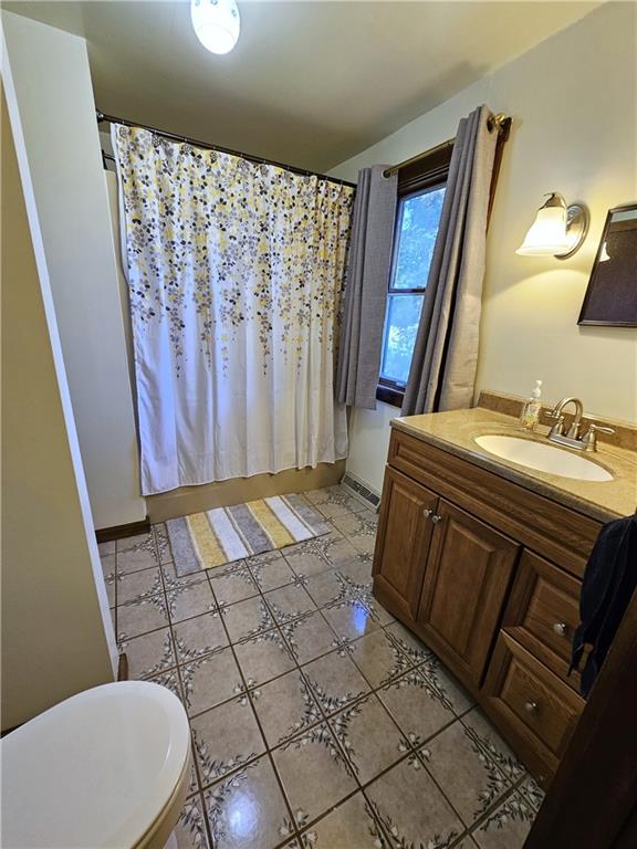 1015 McElree Road Washington, PA 15301 - Photo 32 of 48 a bathroom with a sink toilet and mirror